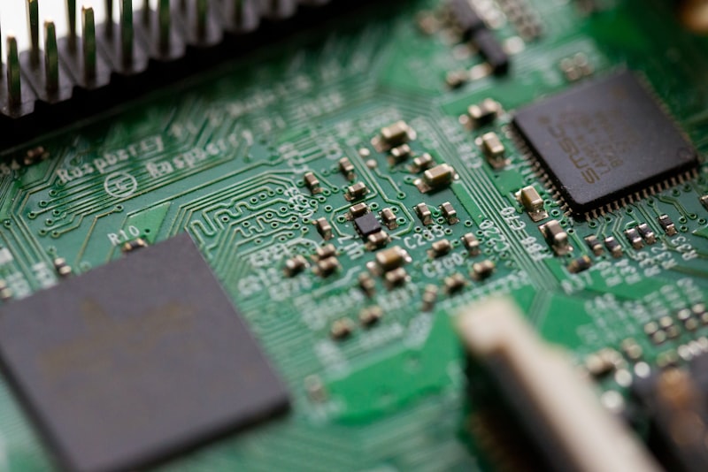 Electronic Component Supply Chain: 8 Risk Management Strategies