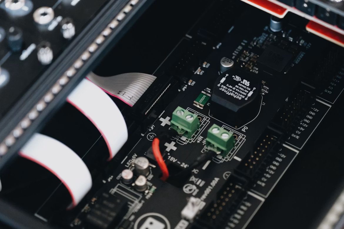 Connector Selection Guide: JST, Molex, TE — Pin Pitch, Current Rating & When to Choose Which